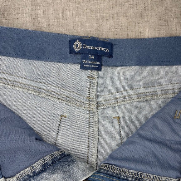 NWT Democracy "Ab"solution High Rise Jean Shorts Light Blue Denim Women's 14 - Picture 3 of 10